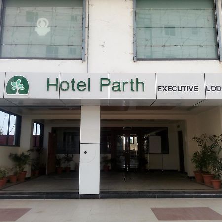 Hotel Parth Executive Lātūr Extérieur photo