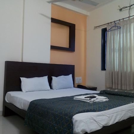 Hotel Parth Executive Lātūr Extérieur photo