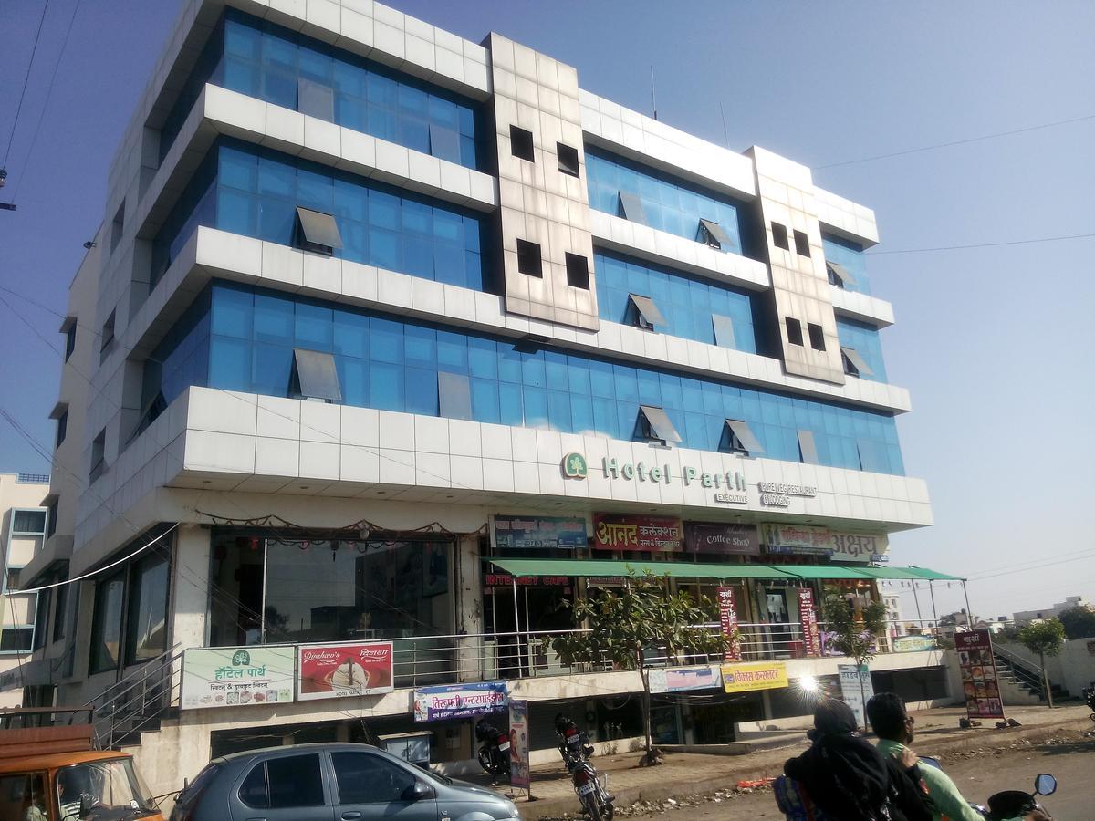 Hotel Parth Executive Lātūr Extérieur photo