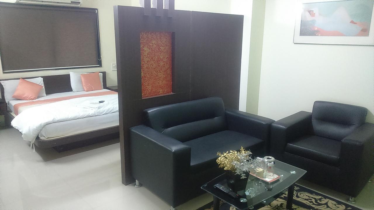 Hotel Parth Executive Lātūr Extérieur photo
