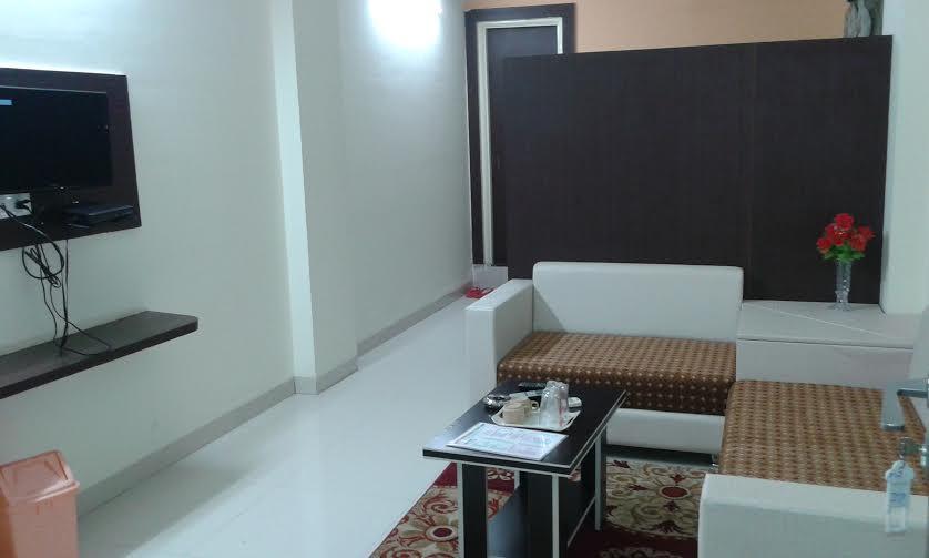 Hotel Parth Executive Lātūr Extérieur photo